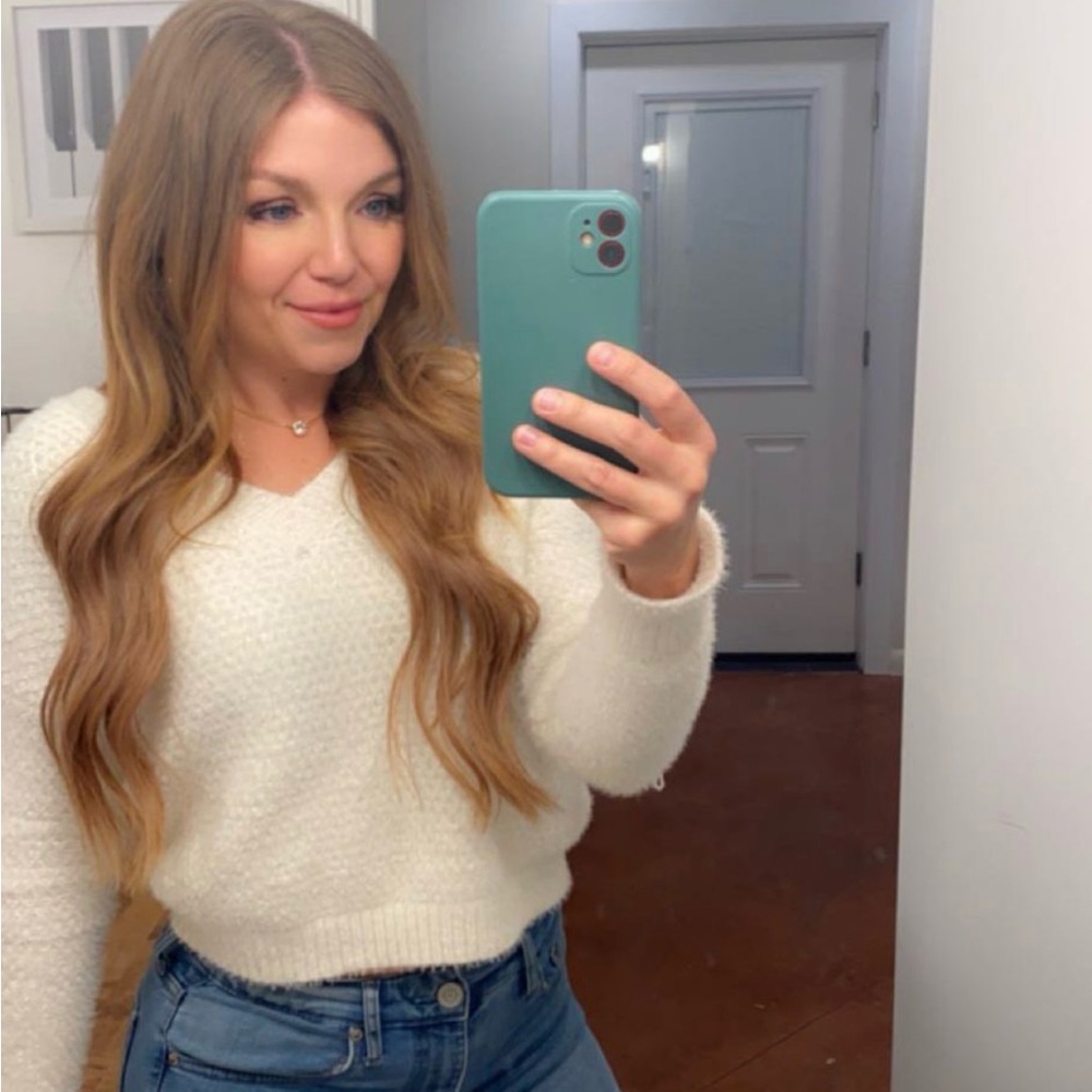 Double Zero White V-Neck Cropped Sweater